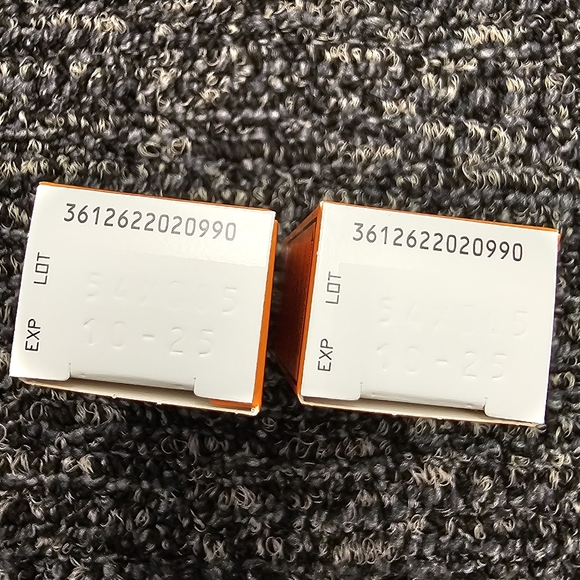 LA ROCHE-POSAY ANTHELIOS ULTRA LIGHT FLUID FACIAL SUNSCREEN SPF 60 (2 mini) - Picture 4 of 4